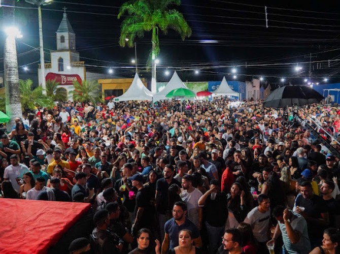 Multidão celebra 30 anos de Emancipação Política de Pedro Régis